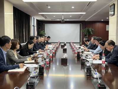 东湖区人民当局一行到集团发展座谈互换